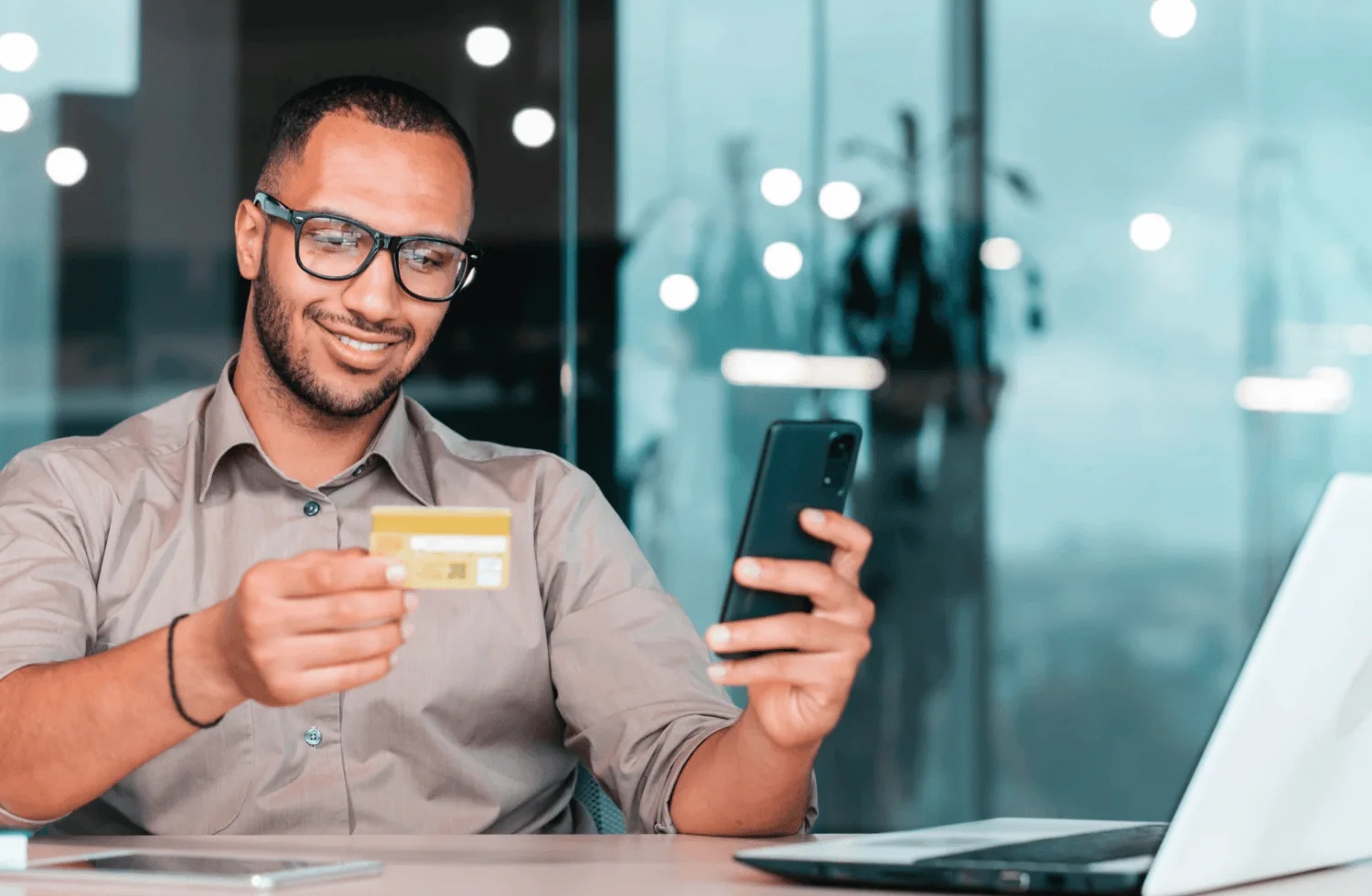Fuel Cards vs. Credit Cards: Our Definitive Guide